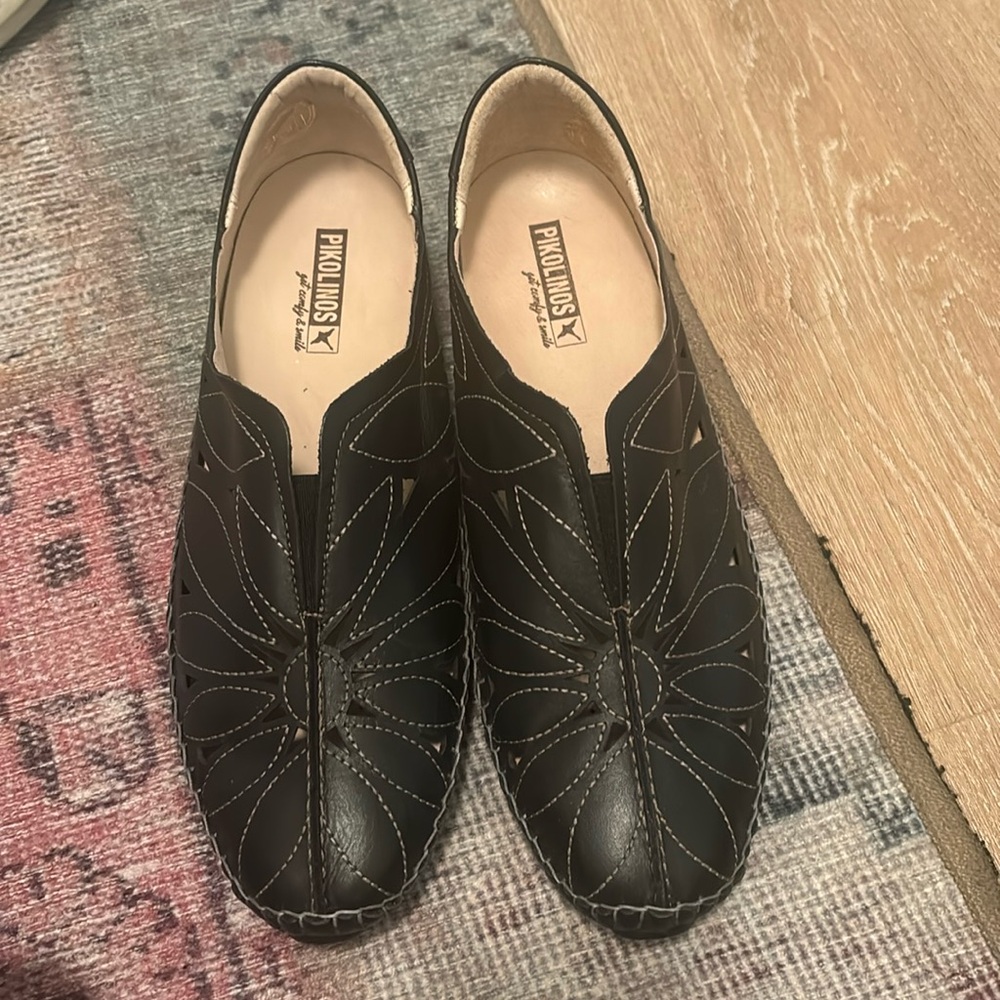Pikolinos dress shoe